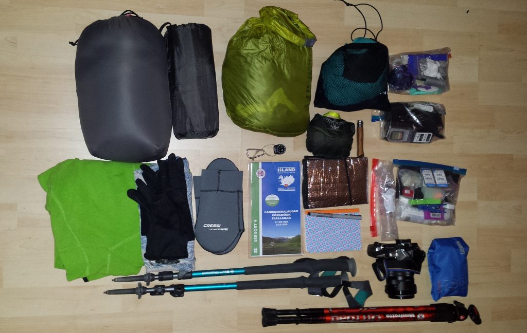 Wander Ausrüstung auf dem Boden