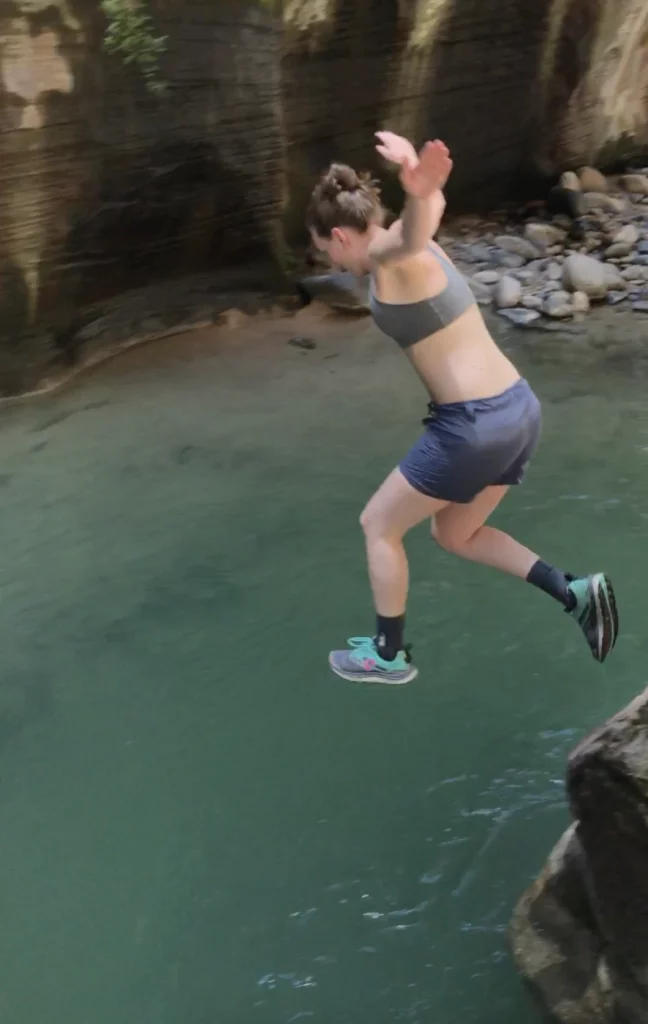Ich springe in das türkise Wasser der Narrows