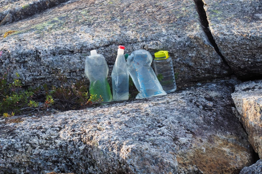 Darf auf keiner Packliste fehlen: genügend Wasserflaschen