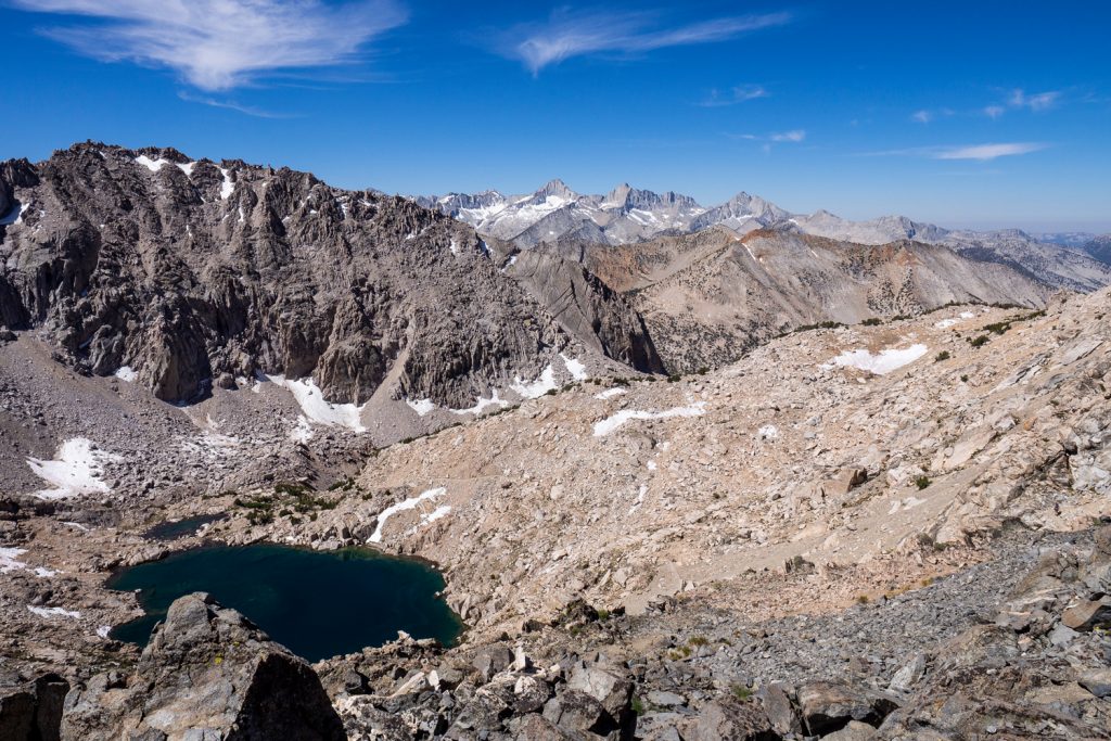 Steinige Berge so weit das Auge reicht