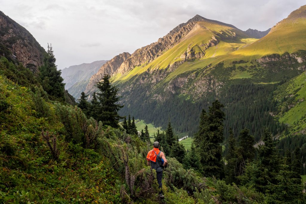 spektakuläre Aussicht beim Trekking in Kirgistan