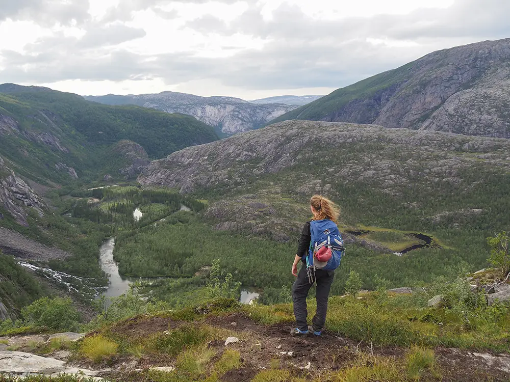 Viele Orte erreicht man nur durch mehrtägiges Wandern, wie diesen Aussichtspunkt im Rago Nationalpark in Schweden